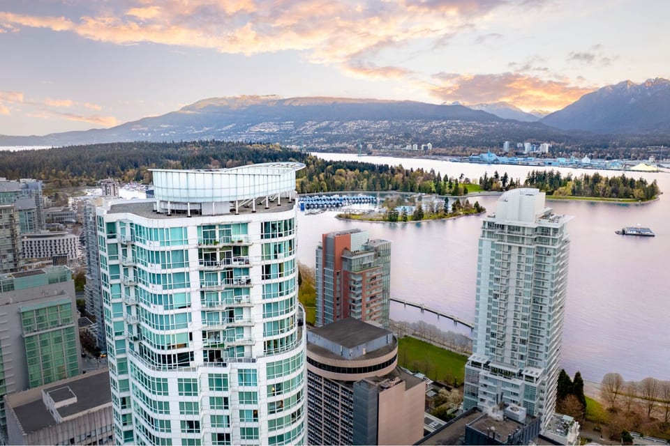 Aerial view of Vancouver Marriott Pinnacle Downtown Hotel